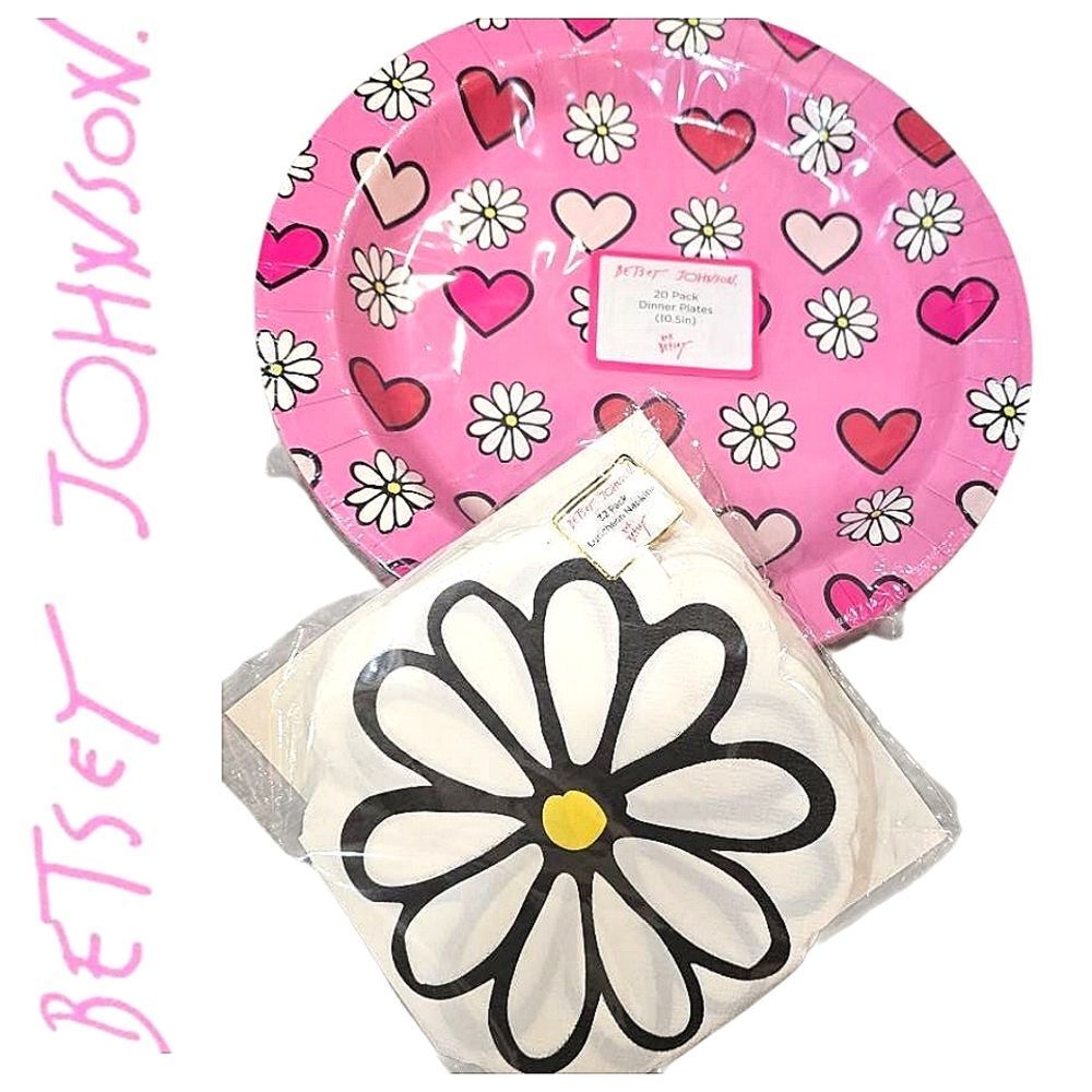 Betsey Johnson Pink Heart & Daisy Plate & Napkin Set